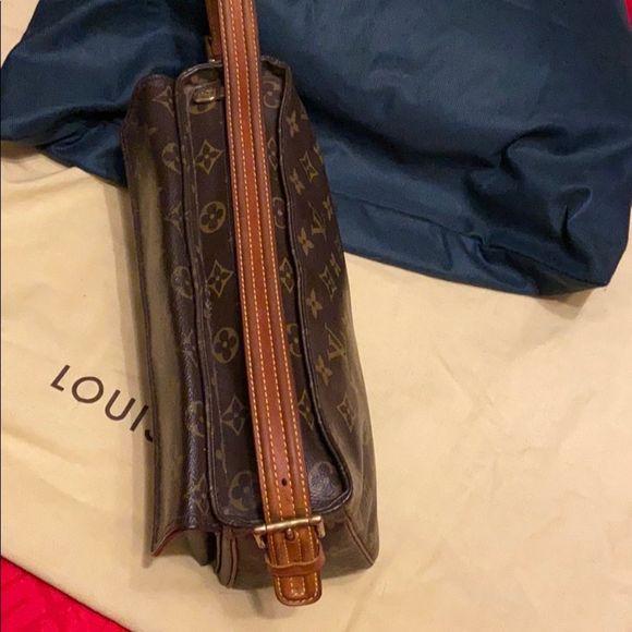 LV small shoulder bag AR0054 May 2004 France - Picture 6 of 8